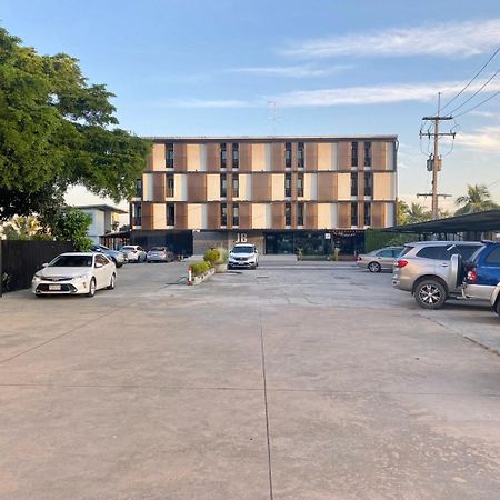ناخون باتوم Jb Place المظهر الخارجي الصورة