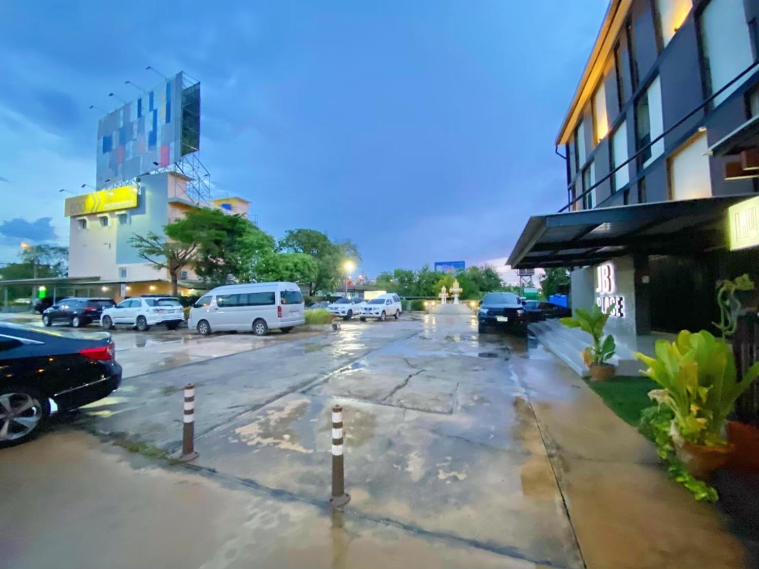 ناخون باتوم Jb Place المظهر الخارجي الصورة
