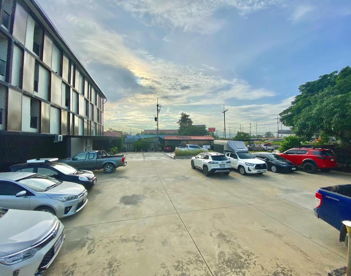 ناخون باتوم Jb Place المظهر الخارجي الصورة