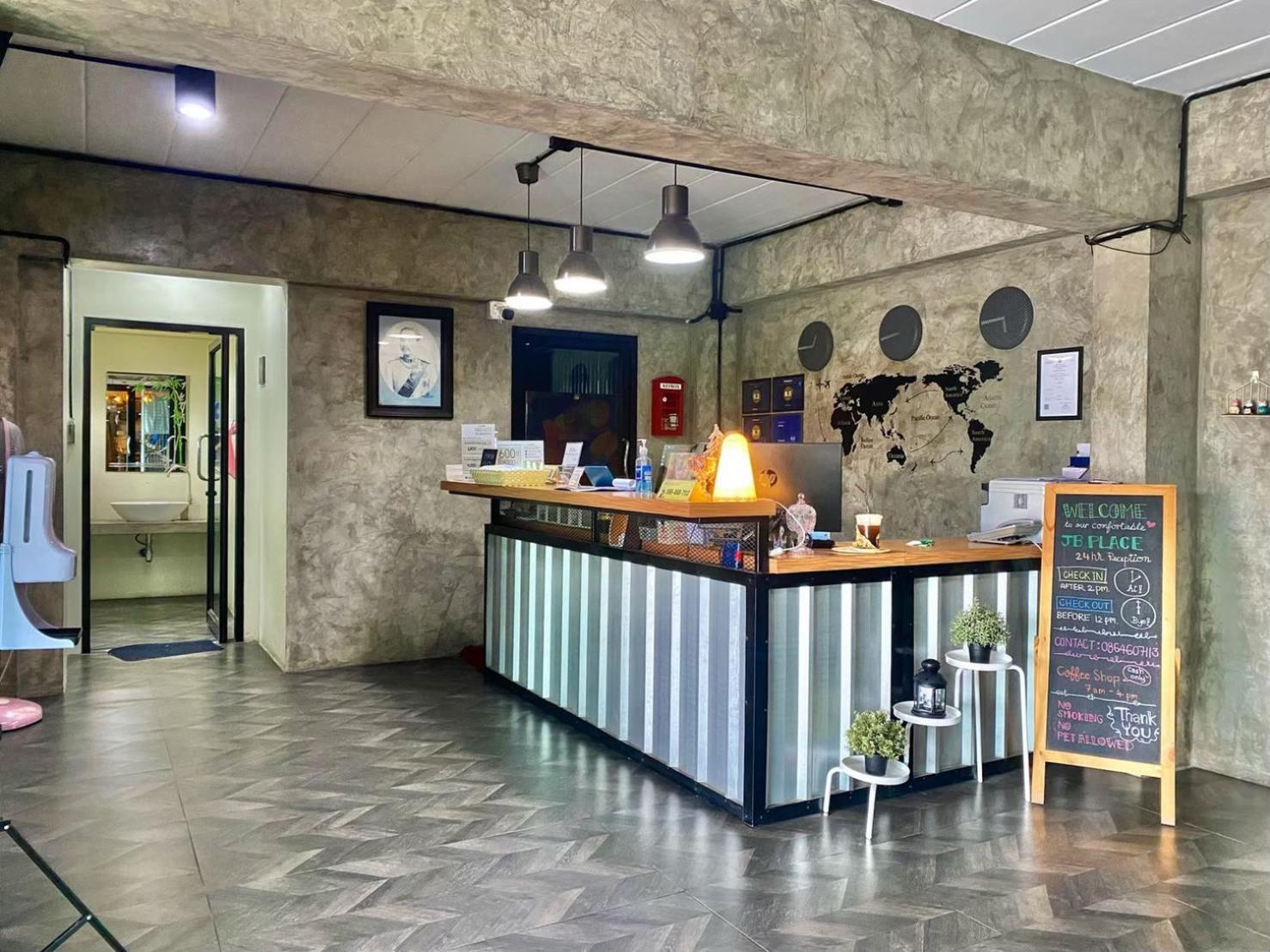 ناخون باتوم Jb Place المظهر الخارجي الصورة