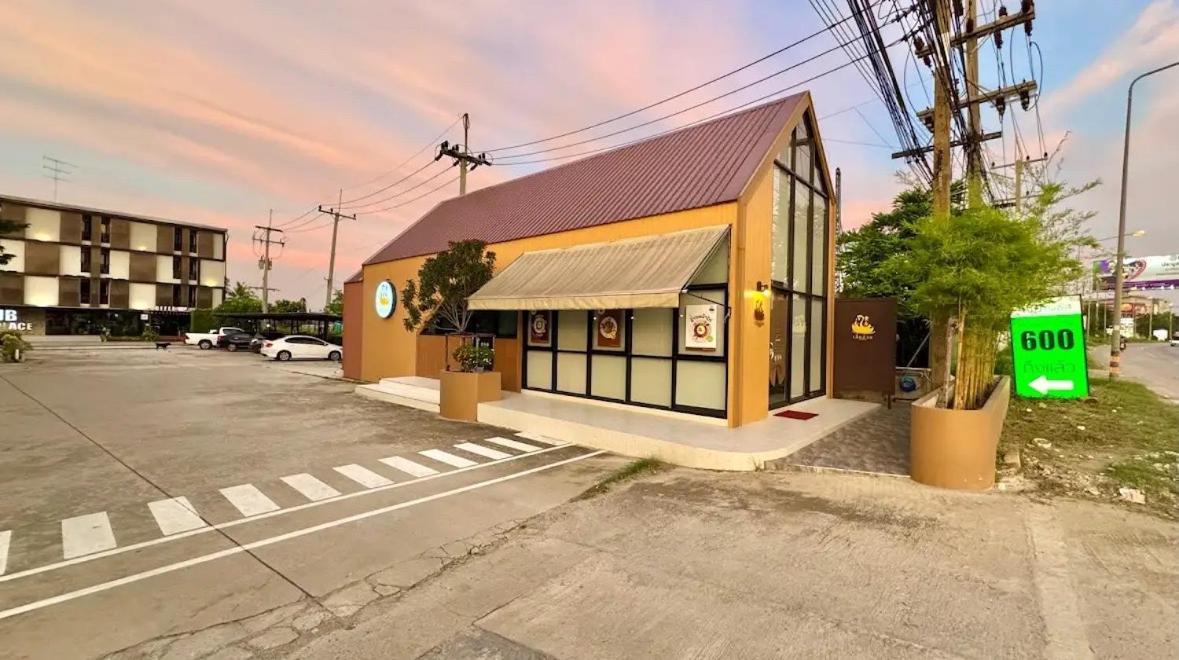 ناخون باتوم Jb Place المظهر الخارجي الصورة